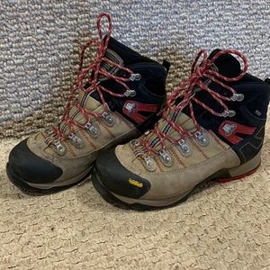 Men’s Asolo hiking boots size 9 in very good condition